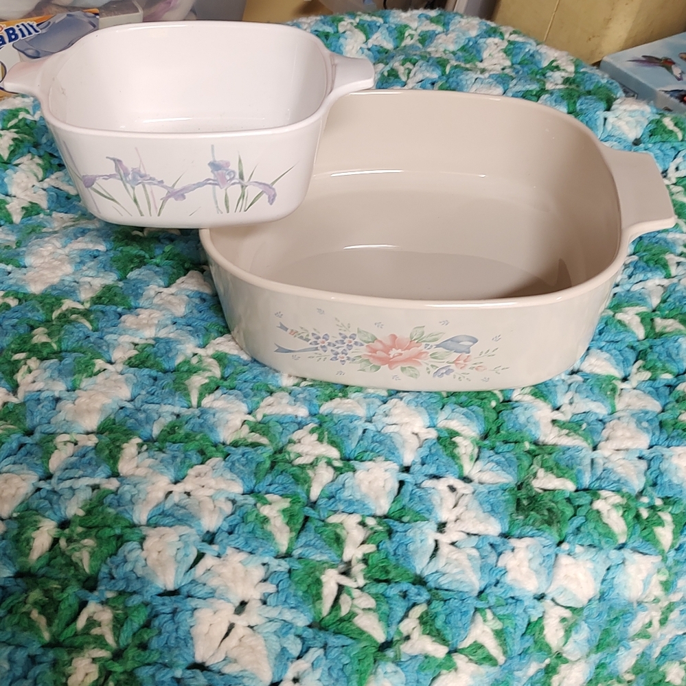 Set Of 2 Corningware 1 Symphony 1 Shadow Iris Baking  Dishes